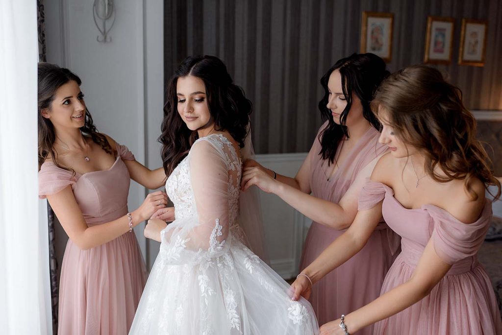 Elegant evening dresses UAE – modern designs at Sponsa Bridal
