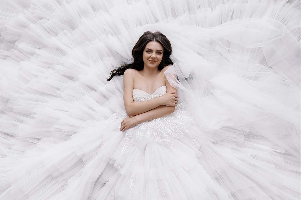 Rent wedding dress UAE bride